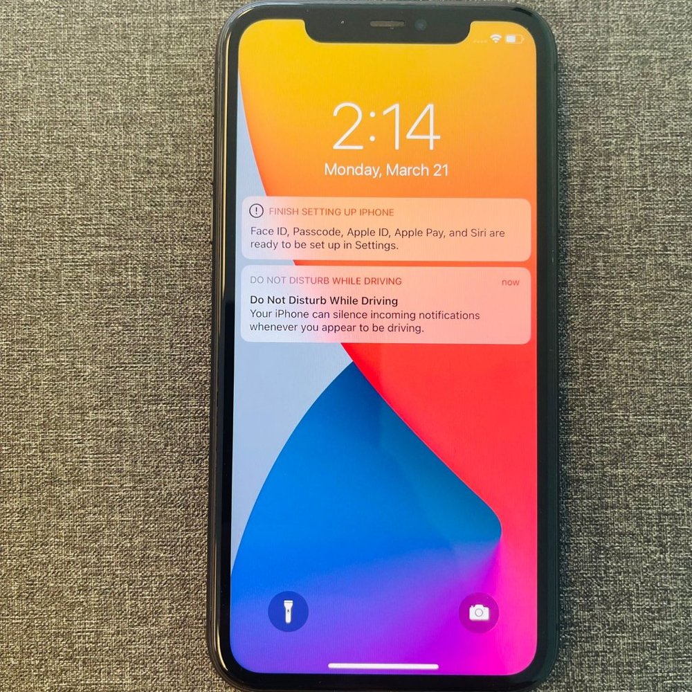 iPHONE 11 64 GB Black - Six Months Store Warranty